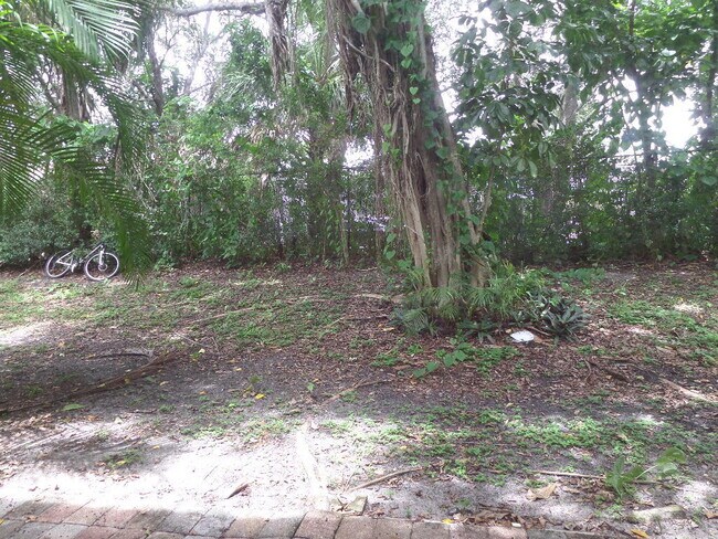 Building Photo - 829 Pipers Cay Dr