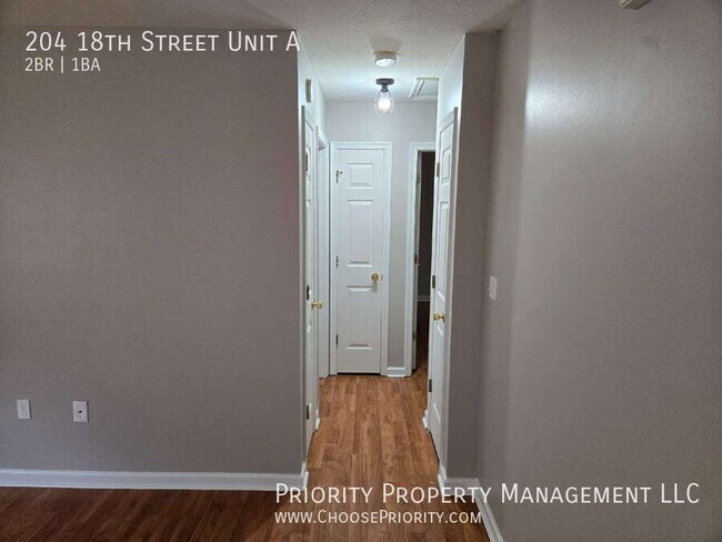 Building Photo - 204 18th St