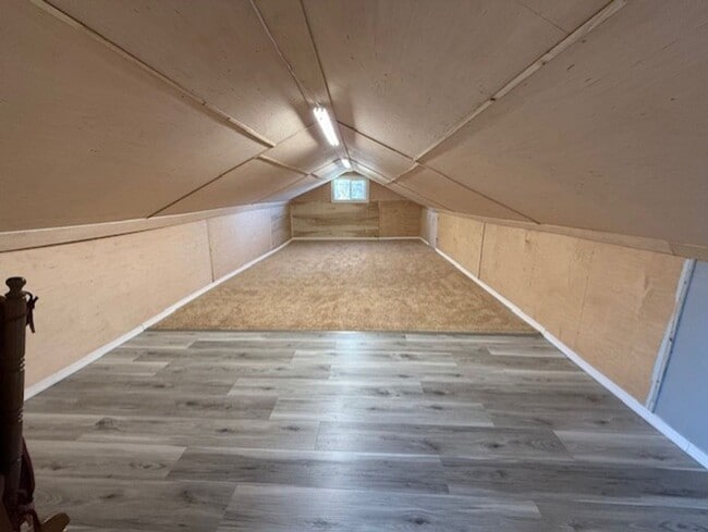 Building Photo - Beautifully Renovated 2-Bedroom Home – Mod...