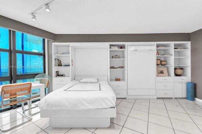 Building Photo - 1121 Crandon Blvd