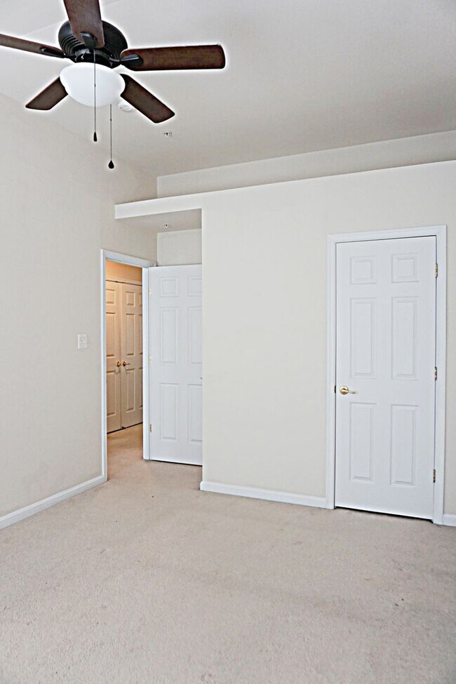 Building Photo - Exquisite Townhouse in Orchard Run Germantown
