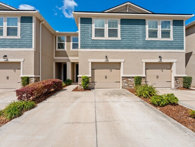 Building Photo - Stunning, 3-bedroom, 2.5-bath, townhome located in the highly desirable GATED resort community of...