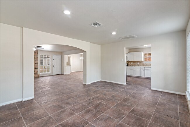 Building Photo - 17923 Beaver Creek Dr