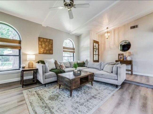 Building Photo - 2600 Peppertree Pl