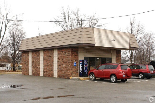 Primary Photo - 6405 Greenwood Rd