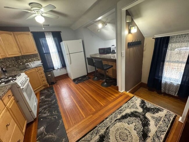 Building Photo - 2 Brook St