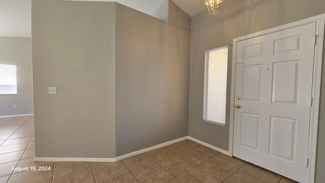 Building Photo - Gorgeous 3Bed/2Bath, 1-Story Home w/ Private Pool located in the Henderson -Move In Now — Enjoy R...