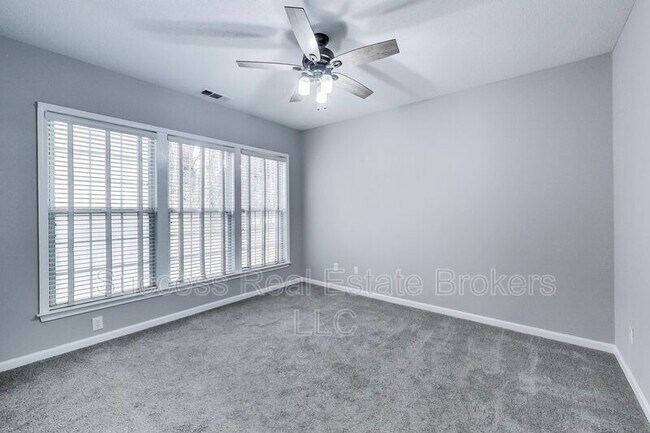 Building Photo - 1645 Heyford Cir NW