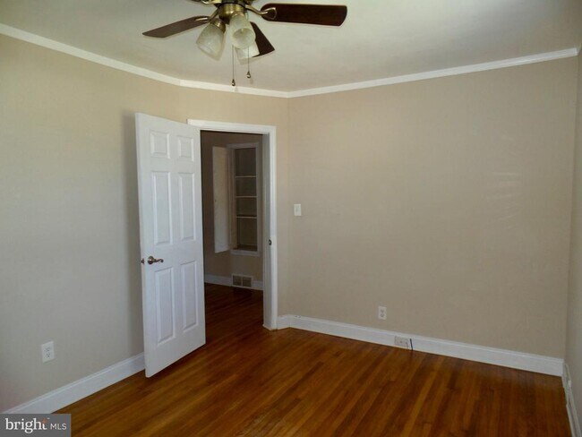 Building Photo - 220 Addison Ave