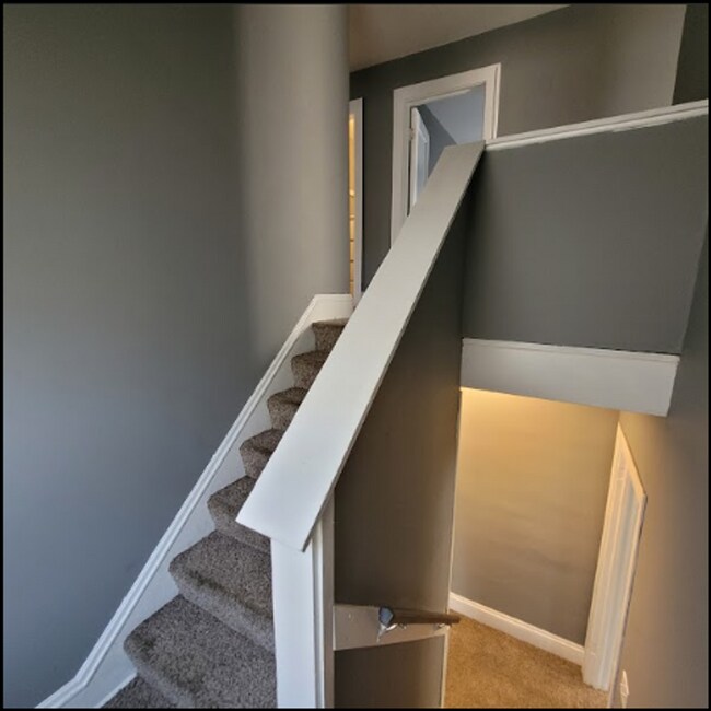Building Photo - Single Family Home 4  beds 1.5 bath FOR RENT!