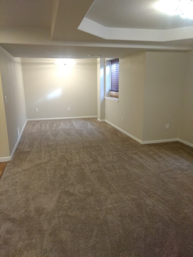 Building Photo - Magnificent and Spacious 2 bed/3 bath in G...