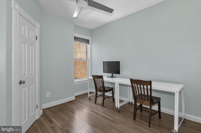 Building Photo - 117 15th St SE