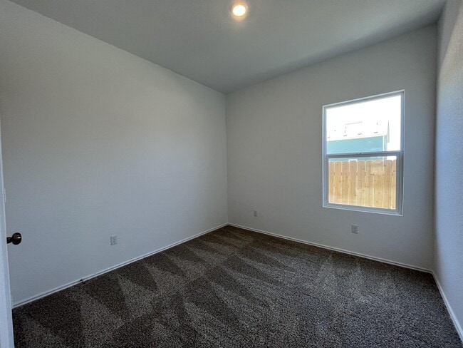 Building Photo - 312 Freshwater Dr