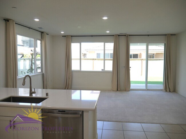Building Photo - Modern Two-story 4 Bed 3.5 Bath 2,786 sqft...