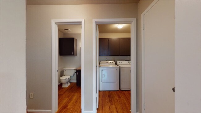 Building Photo - 2807 Longmire Dr