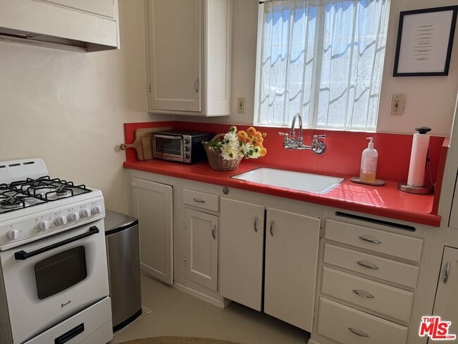 Building Photo - 314 W Aliso St