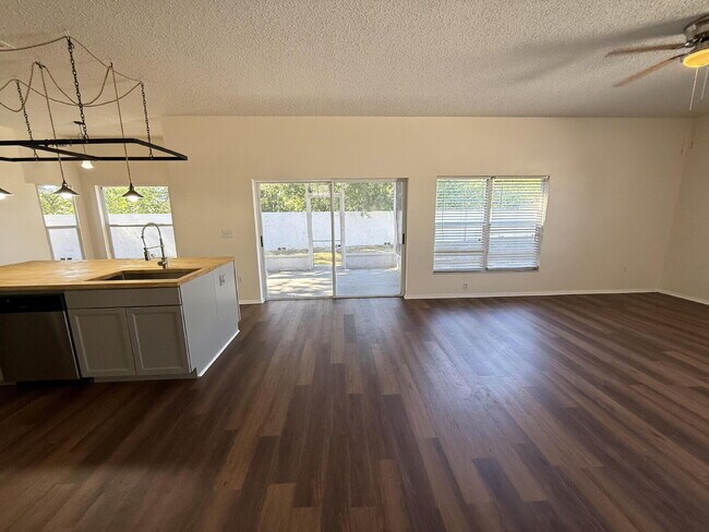 Building Photo - Beautifully remodeled 6 bedroom - 3 bath home in Summerfield Village