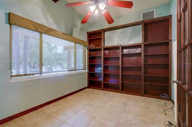 Building Photo - 215 Garden Cir