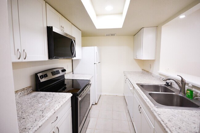 Building Photo - 12816 Midway Rd