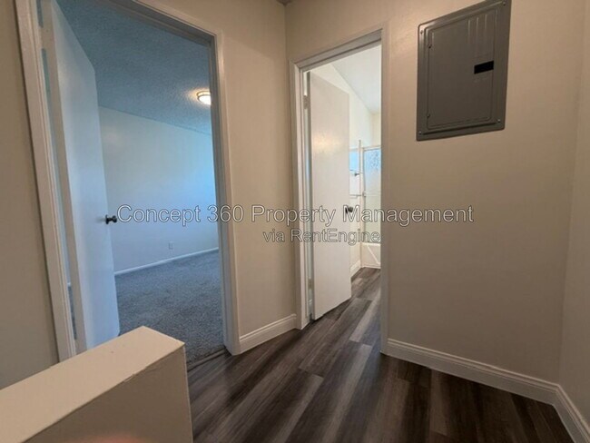 Building Photo - 327 Molino Ave