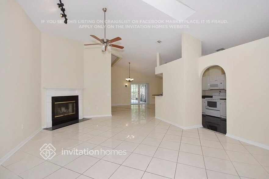 Building Photo - 820 Brightview Dr