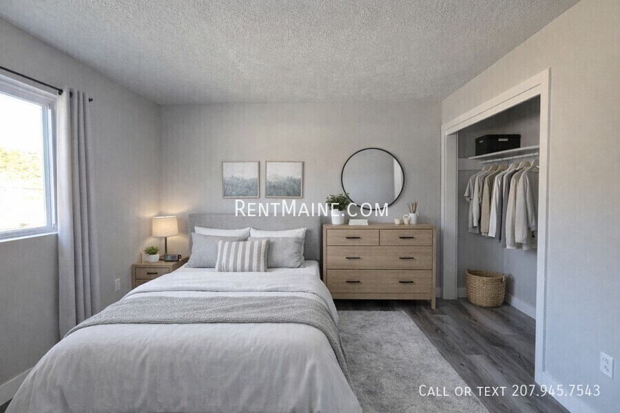 Building Photo - 8 Hillside Ln