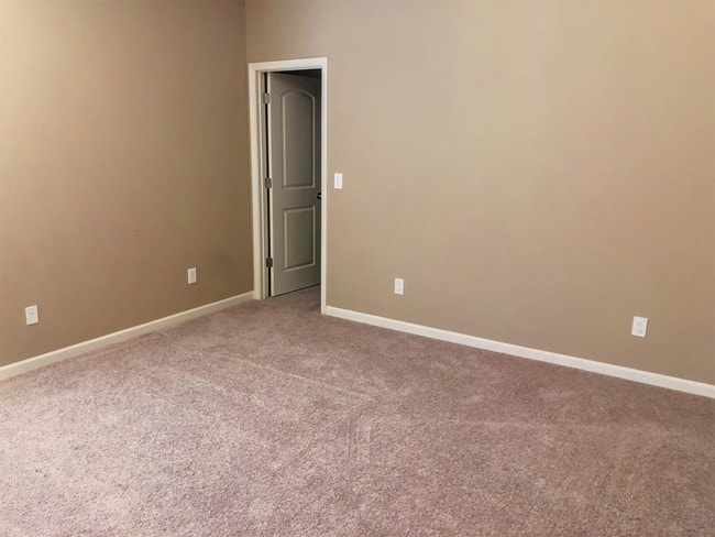 Building Photo - 2907 Blossom Park Drive Southeast