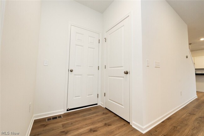 Building Photo - 98 Brewster Dr