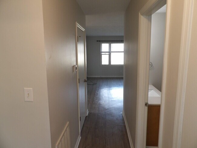 Building Photo - 114 Potomac Ct