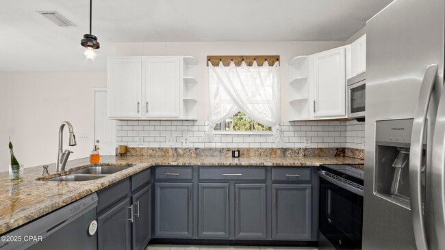 Building Photo - 5625 S Lagoon Dr