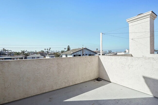Building Photo - SD: Stunning 3BD/2.5BA Townhome in Imperial Beach with Ocean Views, Rooftop Patio & In-Unit Laundry