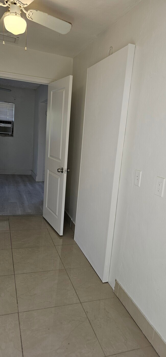 Building Photo - 319 Kenilworth Blvd