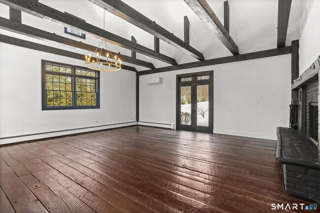 Building Photo - 11 Partrick Ln