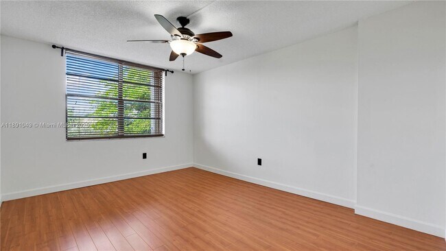 Building Photo - 13000 SW 92nd Ave