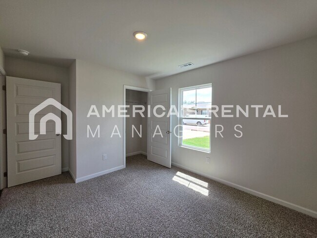 Building Photo - 127 Jonboy Ave