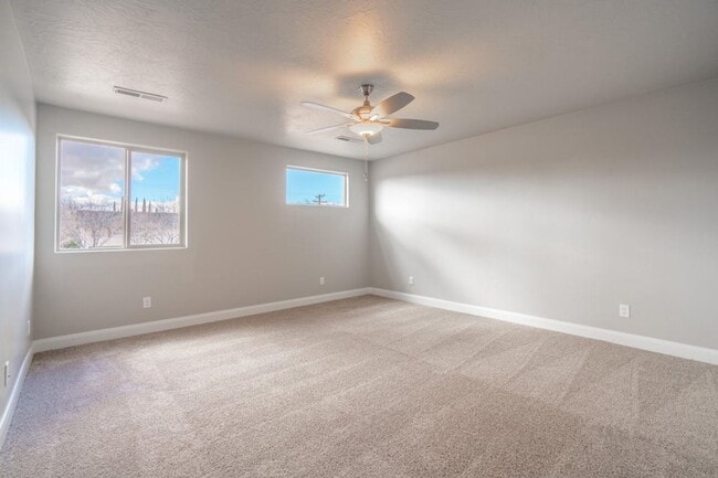 Building Photo - HURRICANE TOWNHOME
