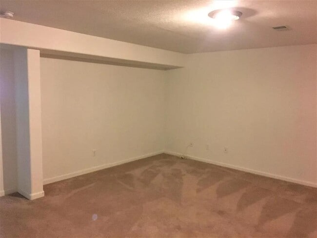 Building Photo - 1632 Ukiah Ln