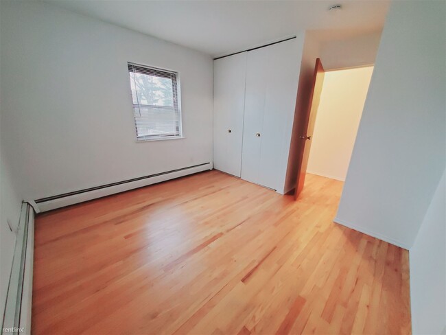 Building Photo - 1 br, 1 bath Condo - 28 Belltown Rd Unit K