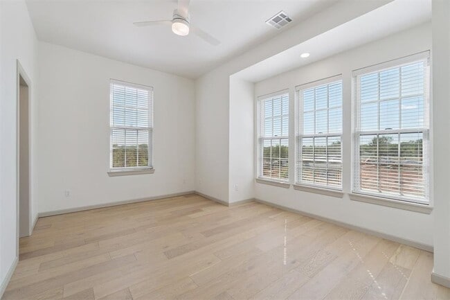 Building Photo - 18835 Selah Wy