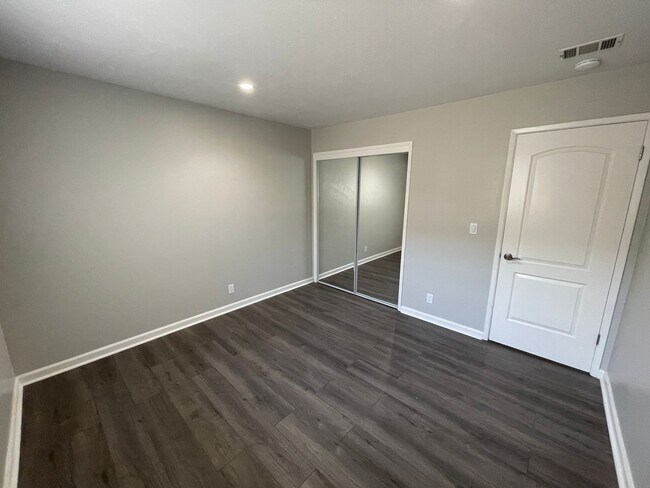 Building Photo - 640 Pinewood Dr
