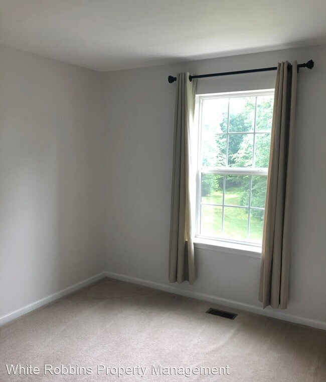 Building Photo - 3 br, 2.5 bath House - 353 Latrobe Dr