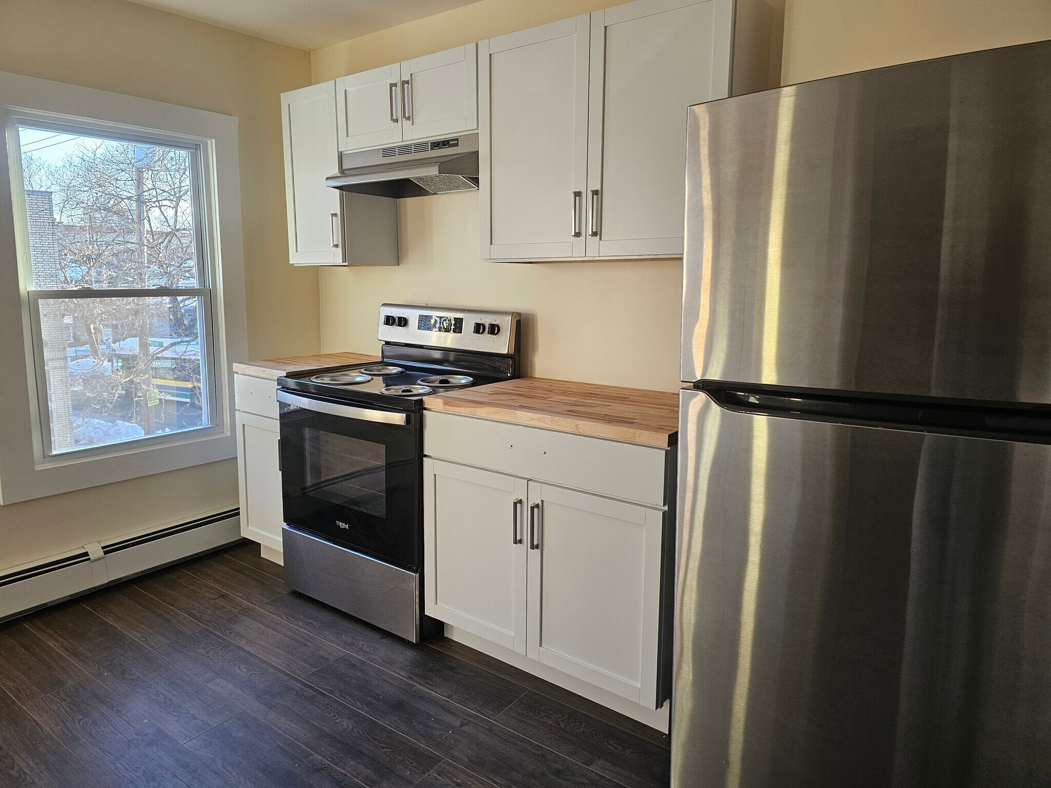 Building Photo - 187 Ferry St