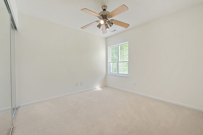Building Photo - Available Now! 3-bedroom home with off str...