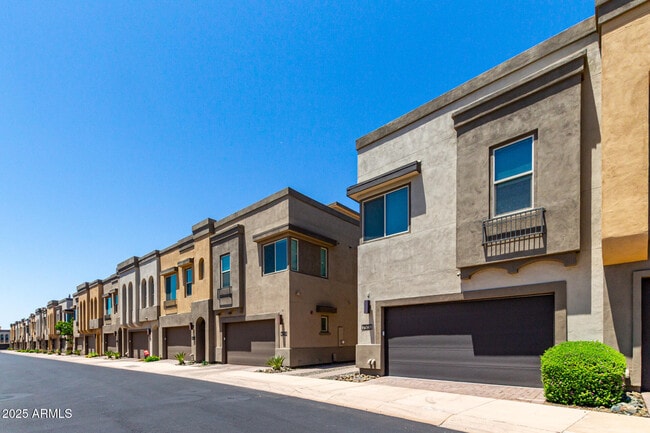 Building Photo - 7500 E Via De Luna Dr