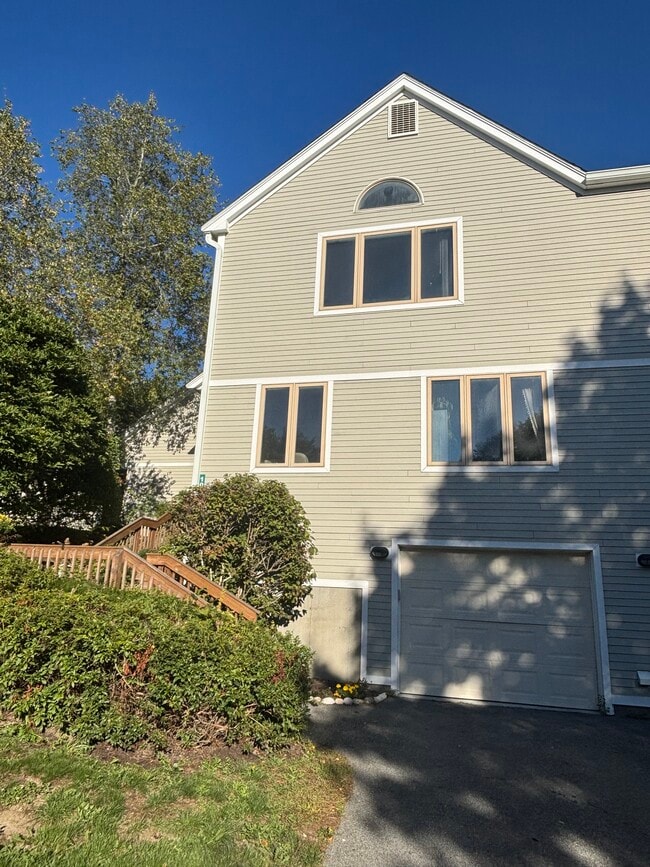 Building Photo - 109 Fairway Dr