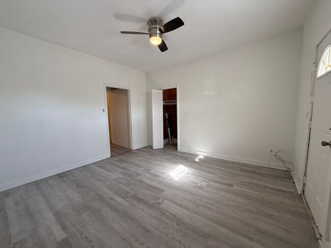 Building Photo - 401 N Wild Olive Ave