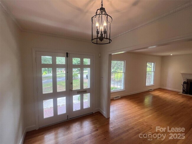 Building Photo - 6611 Lancer Dr