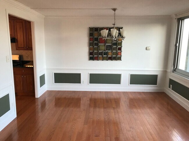 Building Photo - Luxury 1 bedroom 1 bath condo with great amenities