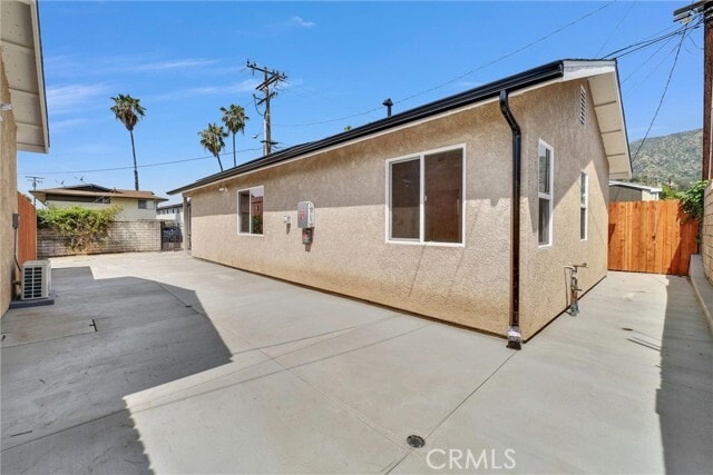 Building Photo - 2305 Sesmas St