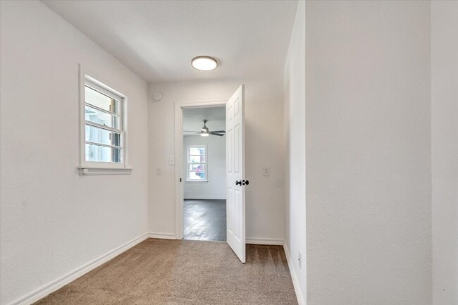 Building Photo - 2116 Andover Ct